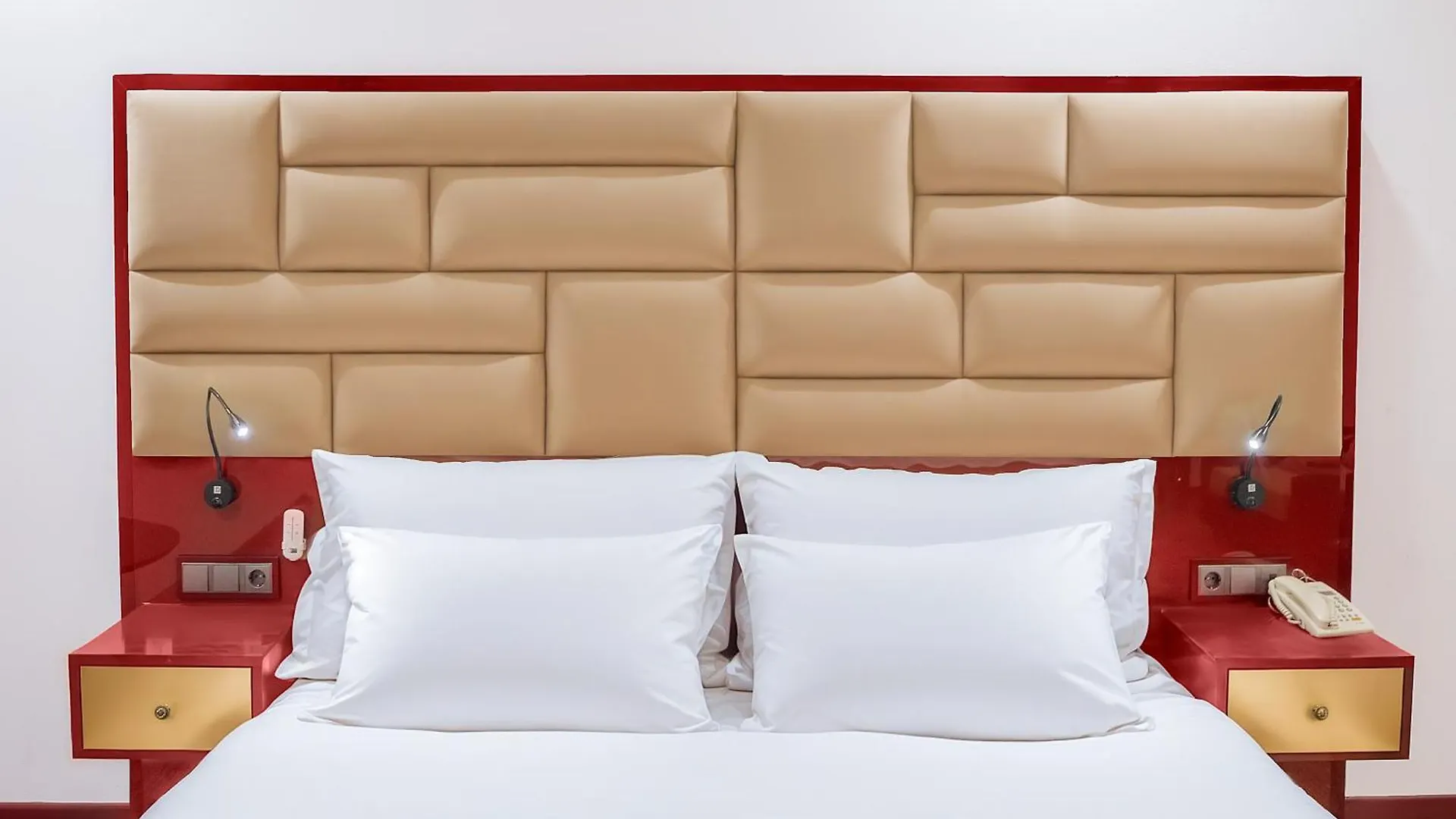 Denis Hotel تبليسي 4*,