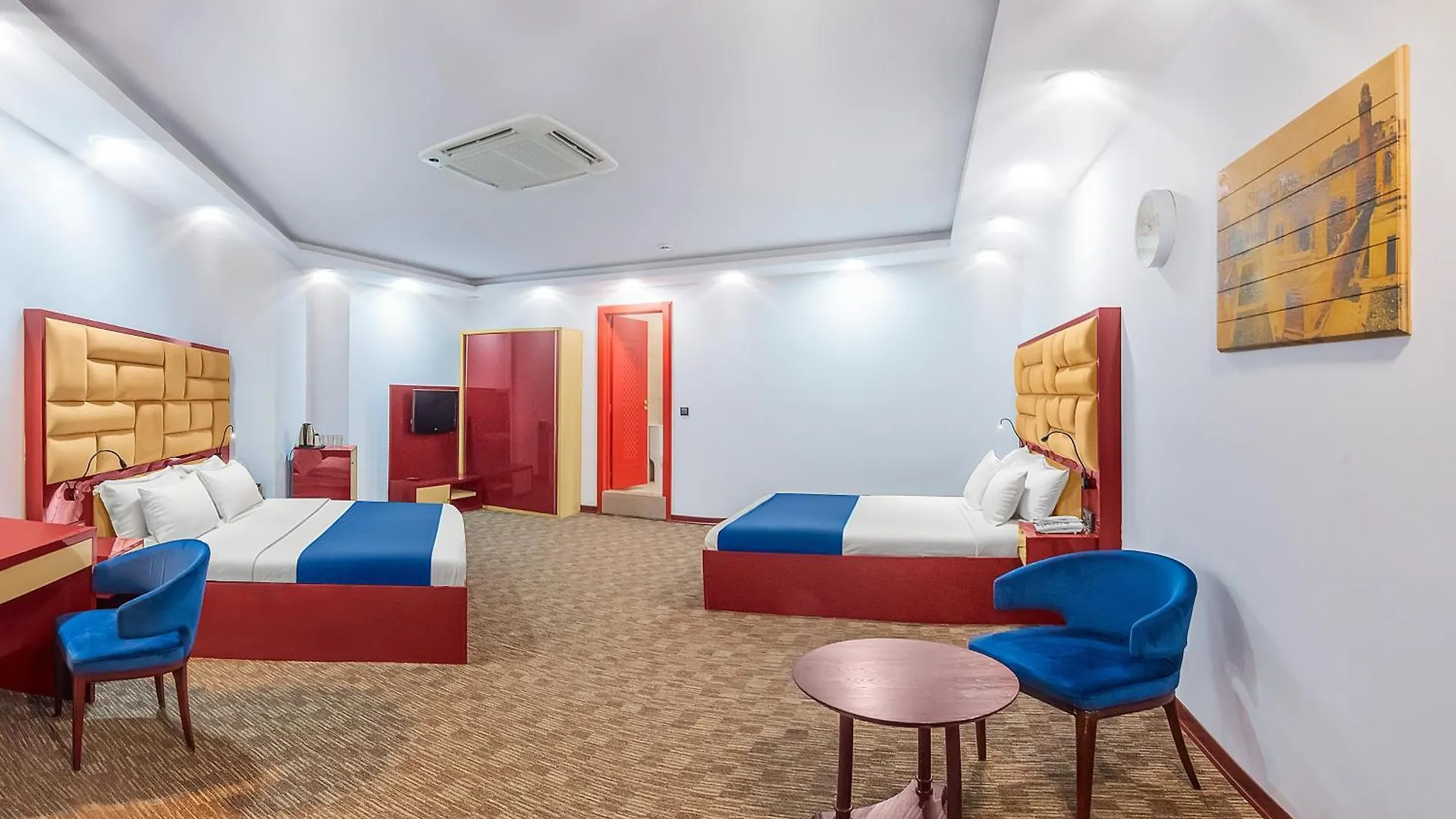 Denis Hotel تبليسي 4*,