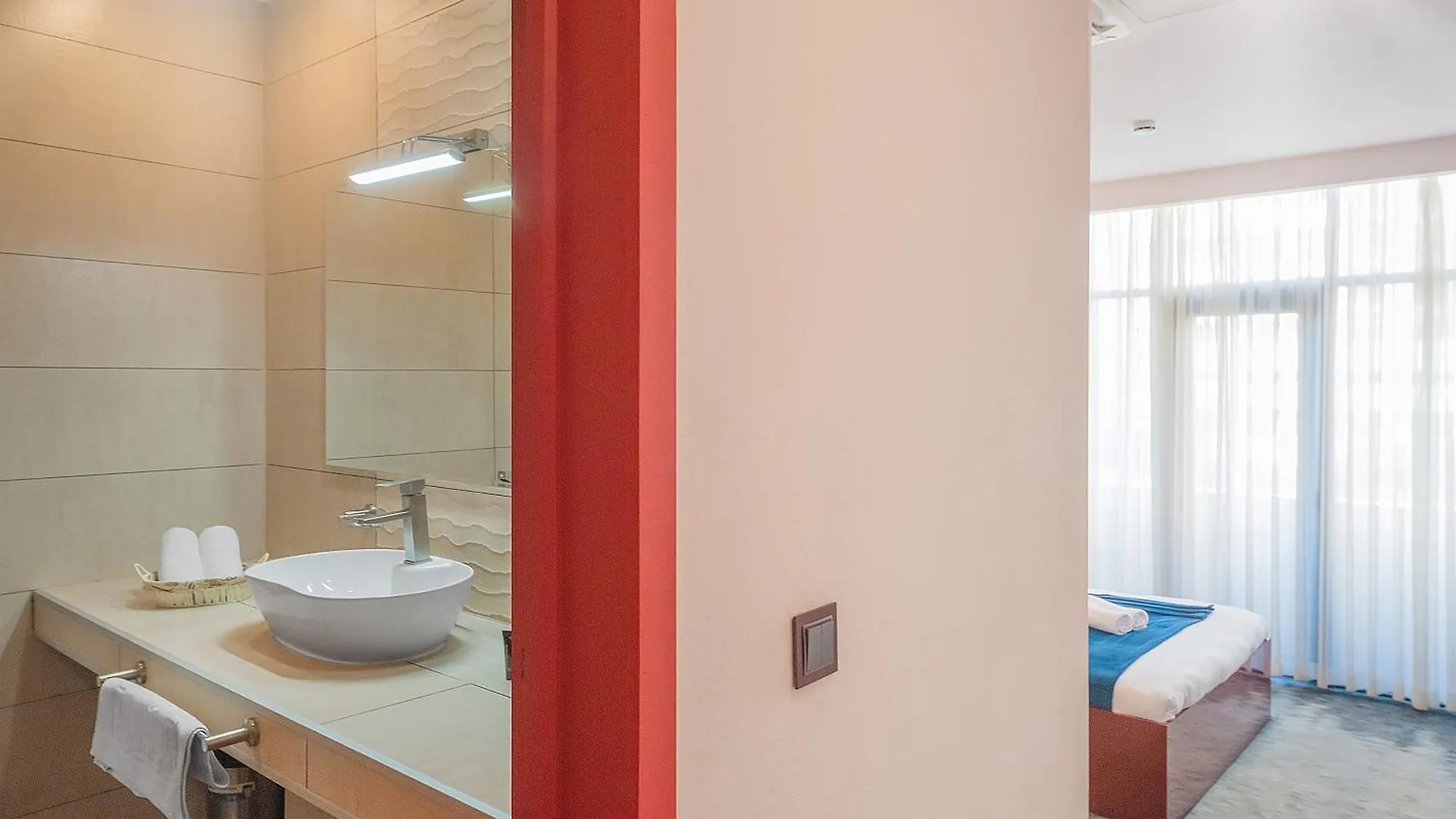 Denis Hotel تبليسي 4*,