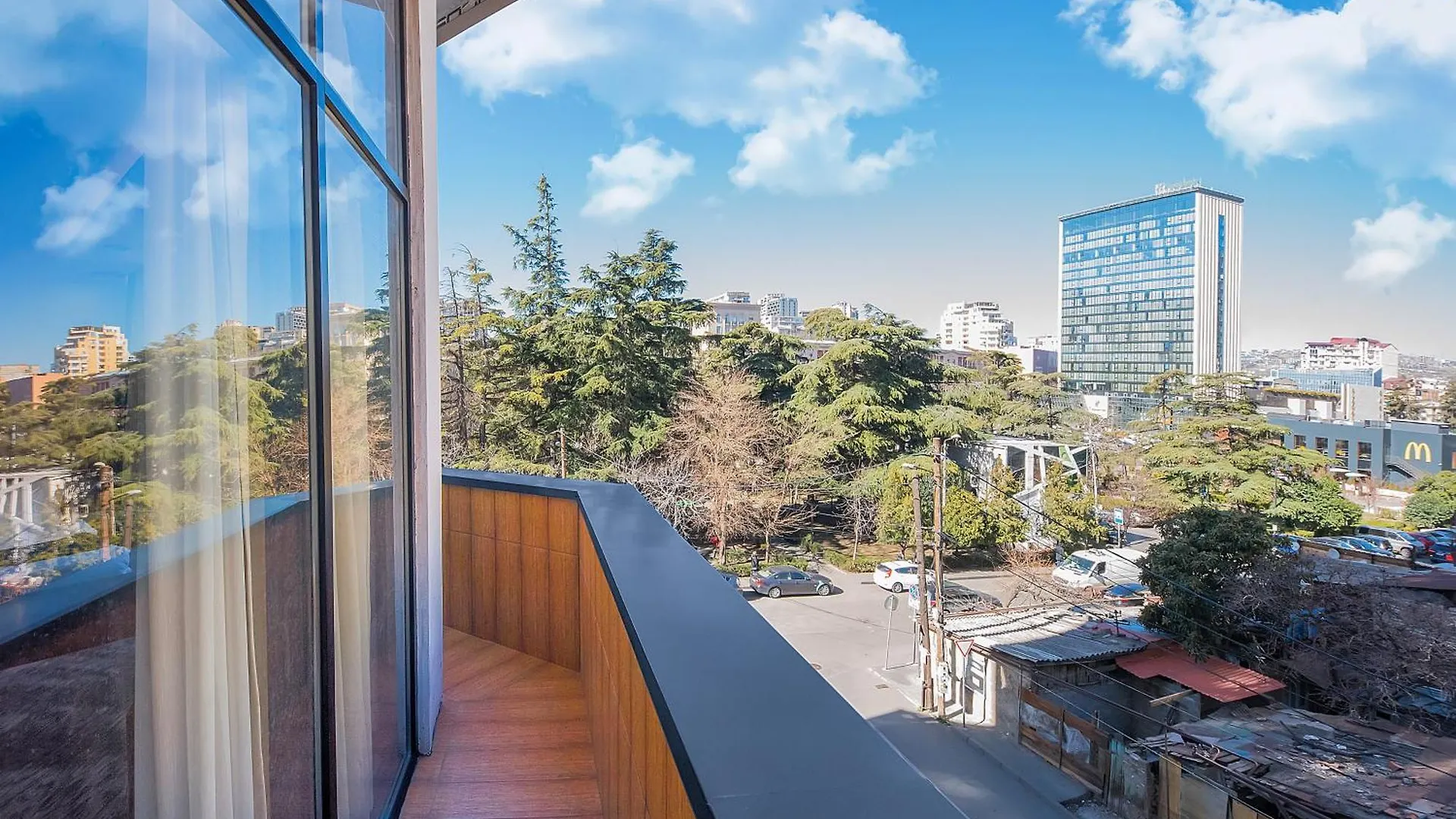Denis Hotel تبليسي 4*,