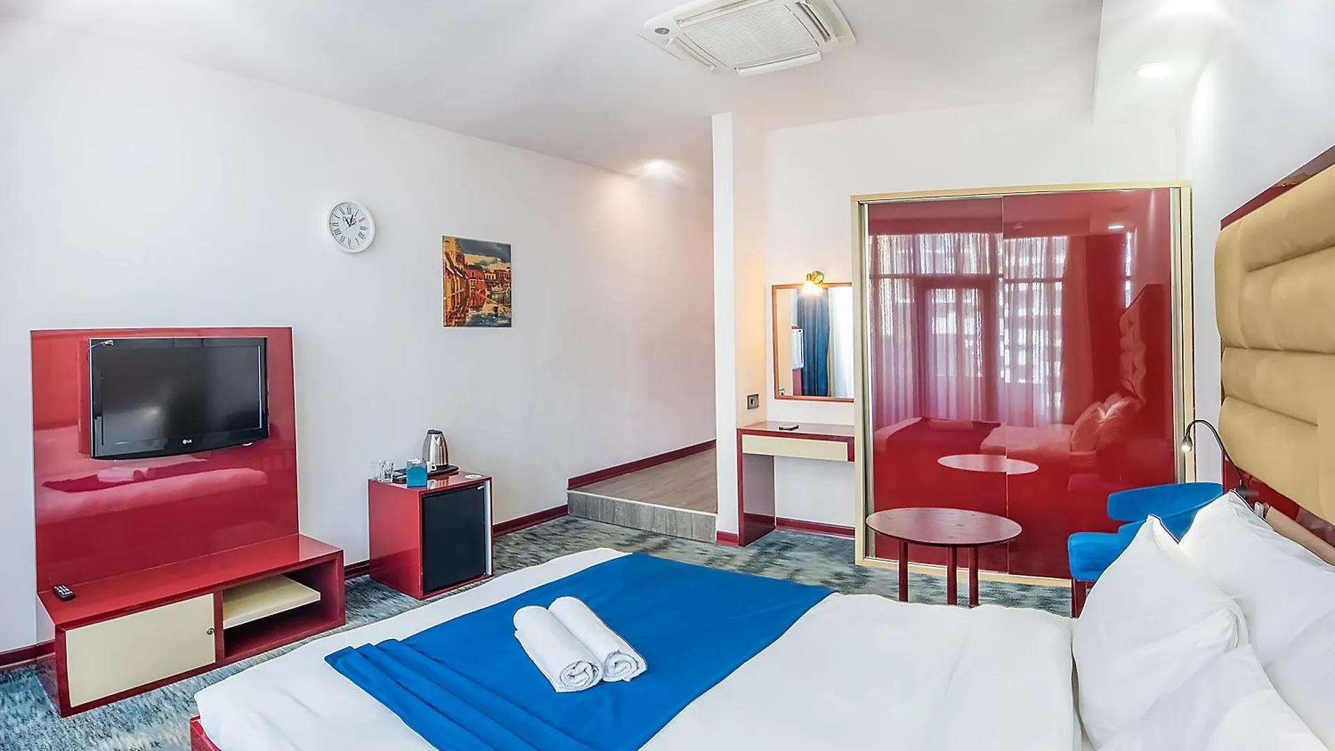 Denis Hotel تبليسي