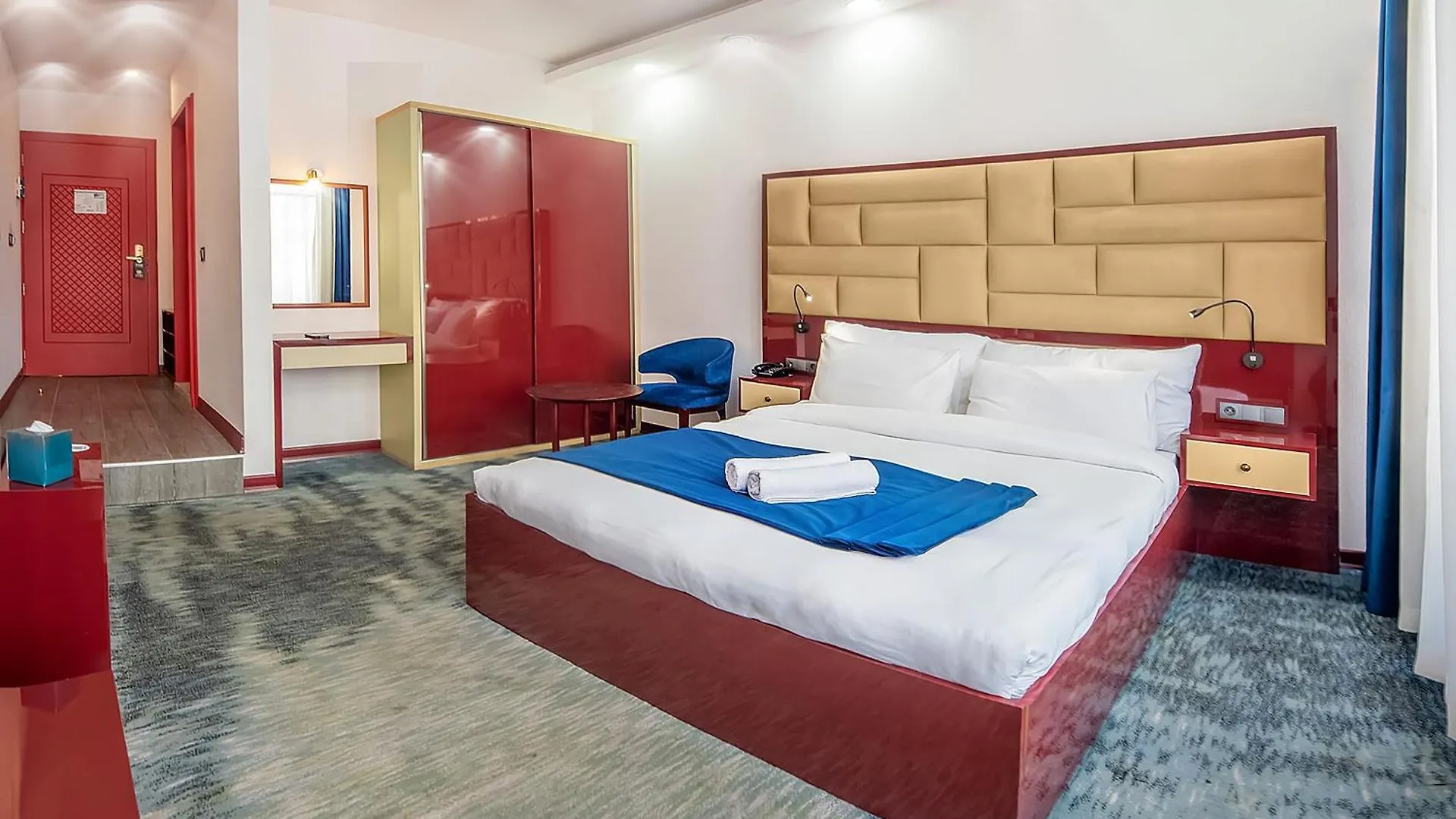 Denis Hotel تبليسي